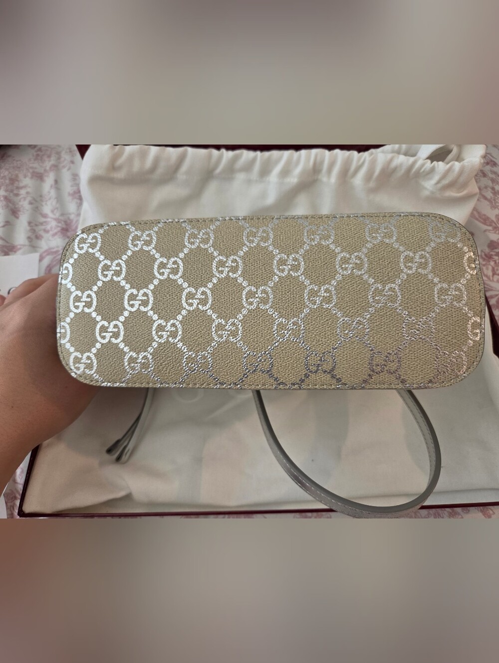 Gucci Small GG Emblem Shoulder Bag And Cardholder - Picture 3 of 14